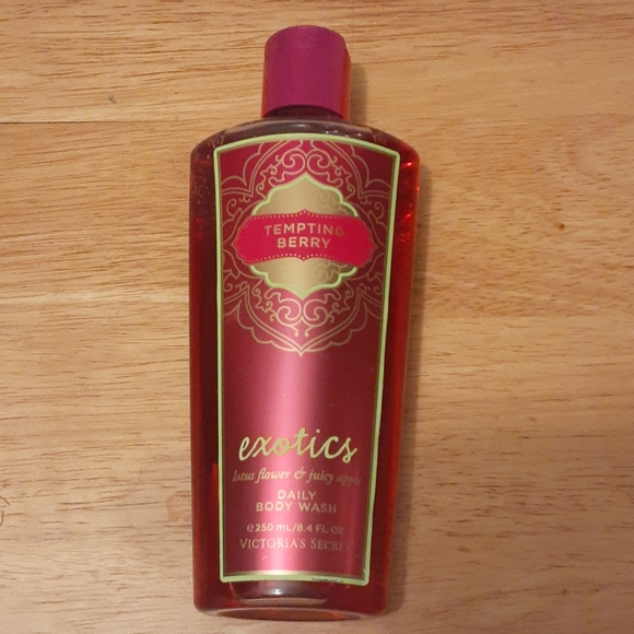 New Victoria's Secret Body Wash TEMPTING BERRY Exotics - Picture 1 of 2